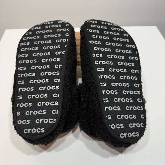 Crocs Classic Cozzzy Slippers - Picture 5 of 11